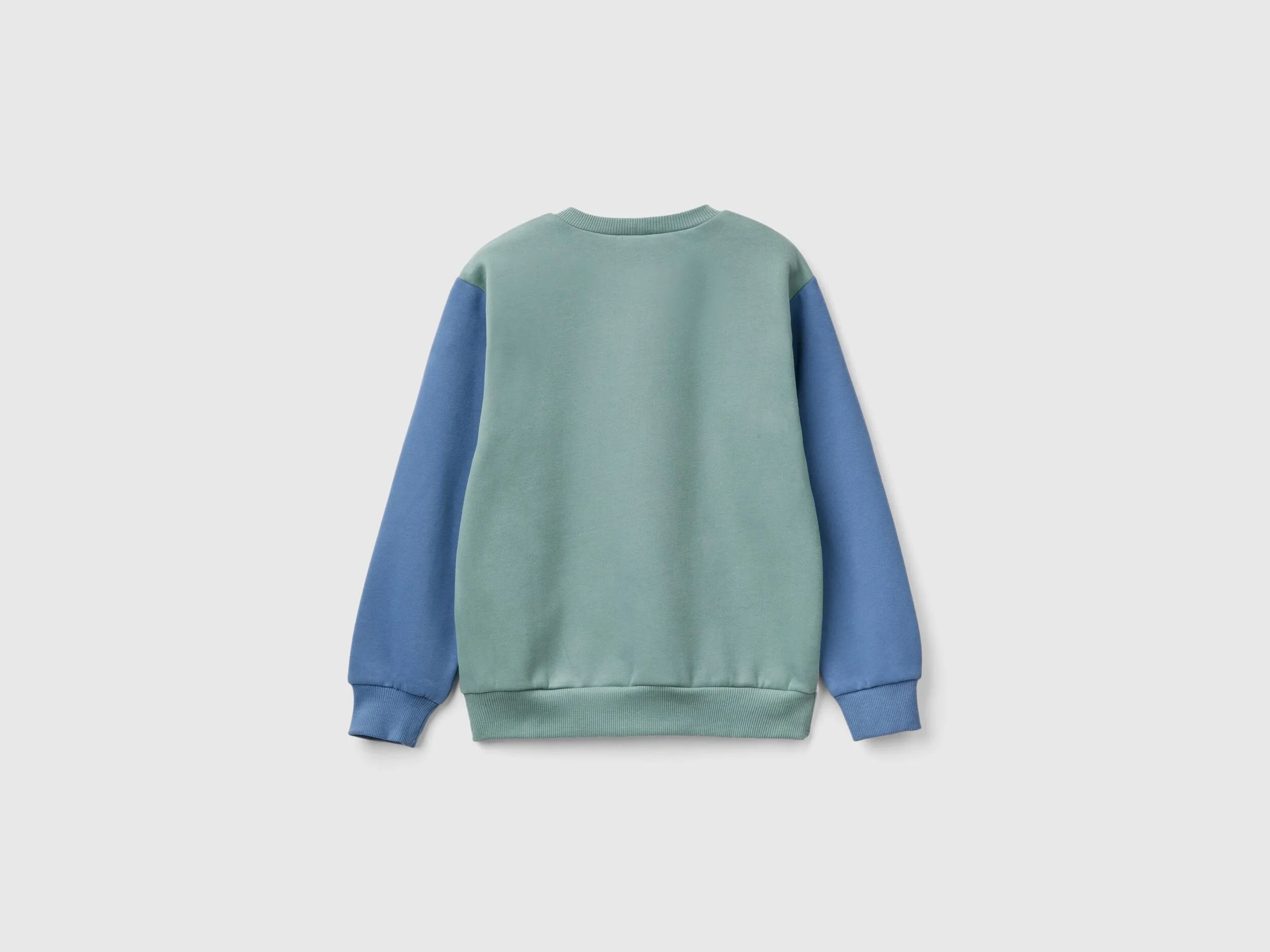 Warmer Sweater mit Logo